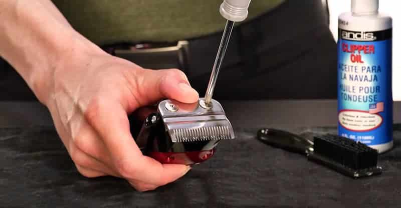 Hướng dẫn vệ sinh tông đơ cắt tóc 