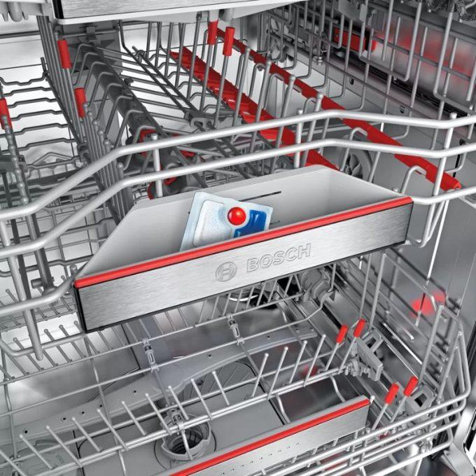 Bên trong máy rửa bát Bosch SMS46LI00E