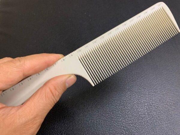 Lược Cắt Tóc Bản To G30 Nhật Bản - Bí Quyết Thành Công Của Barber Chuyên Nghiệp 37 - Luoc nhat G30 2 768x576 1