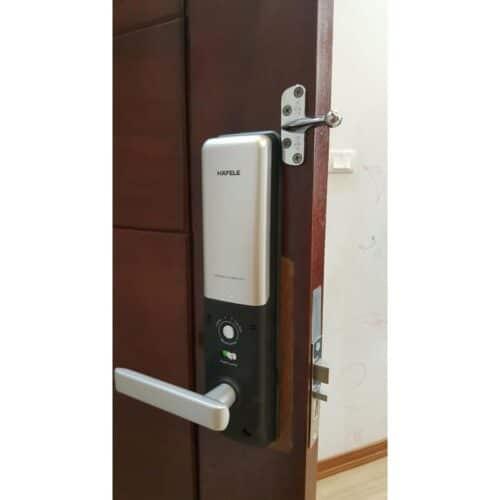 Ảnh thực tế Khóa điện tử Hafele EL8000 912.05.367 màu bạc