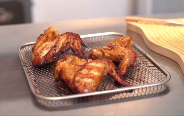 Cách nướng cánh gà bằng nồi chiên không dầu 1 cach nuong canh ga bang noi chien khong dau 3