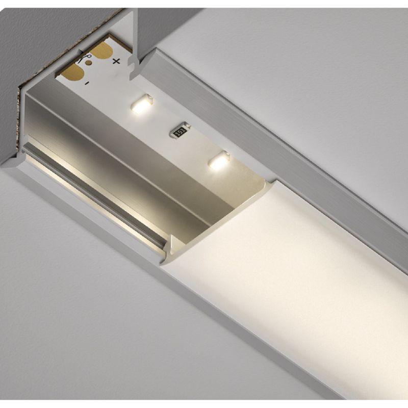 Ảnh thực tế thanh dẫn đèn Led góc chiếu nghiêng Hafele 833.74.845 Ảnh thực tế thanh dẫn đèn Led góc chiếu nghiêng Hafele 833.74.845