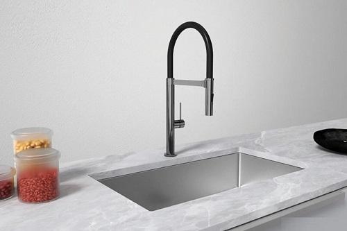 Ảnh thực tế vòi rửa bát nóng lạnh Hafele HT24-SH1F527-TITAN 570.85.451 có dây rút