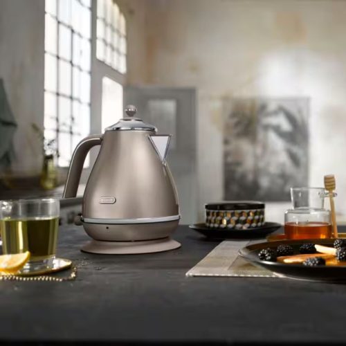 Ảnh thực tế Ấm đun nước Delonghi KBOT2001.BG